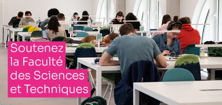 Des étudiants travaillent à la BU